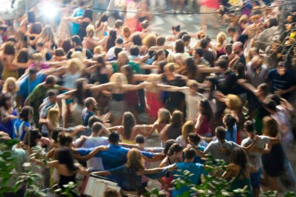 Ζήσε το Πανηγύρι στην Ικαρία – Μια Αυθεντική Νησιωτική Εμπειρία